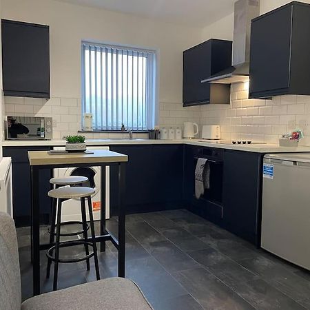 Modern Apartment With En-Suite & Private Kitchen Stoke-on-Trent Eksteriør billede